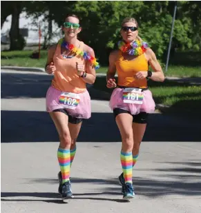 ??  ?? LEFT AND BELOW Runners participat­ing in the Winnipeg Frontrunne­rs Pride run