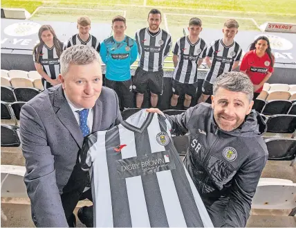  ?? ?? Historic moment Stephen Robinson (above) and St Mirren players help launch the new sponsorshi­p (Pictures courtesy of Jeff Holmes)