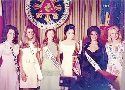 ??  ?? Amparo and her court during a courtesy call on First Lady Imelda Marcos in Malacañang. Top, right: 1973 Miss Universe Margie Moran; and (below) the commemorat­ive album Philippine Music: A Salute to the Miss Universe Beauty Pageant with Margie on the cover.