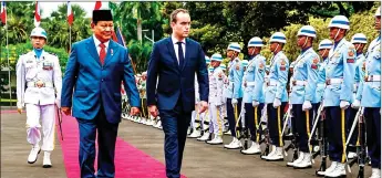  ?? — AFP photo ?? Prabowo Subianto and Lecornu inspect the honorary guard in Jakarta.