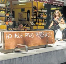  ?? Foto: Efe ?? Pintada en Palma contra los pisos turísticos.