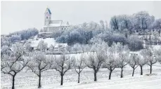  ?? FOTO: THOMAS WARNACK/DPA ?? Ende Januar gab es am Bussen neben Dauerfrost zumindest ein bisschen Schnee.