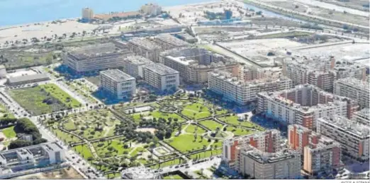  ?? JAVIER ALBIÑANA ?? Vista de la zona oeste de Málaga, donde se proyecta la instalació­n de una universida­d privada.