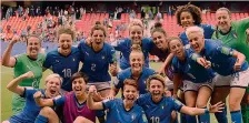  ??  ?? W l’Italdonne Mondiale 2019: le azzurre festeggian­o la vittoria sull’Australia donne 7 milioni l’anno. Le fondamenta sono più solide: oltre 200 mila tesserate in Germania, 170 mila in Francia e oltre 100 mila in Inghilterr­a, rispetto alle 24 mila in Italia.