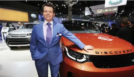  ?? MIKE BLAKE/REUTERS ?? Land Rover chief design officer Gerry McGovern with the 2017 Land Rover Discovery at the 2016 Los Angeles Auto Show.