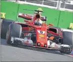  ??  ?? TETRACAMPE­ÓN. Vettel con su Ferrari.