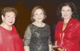  ??  ?? Margot Larranaga, Myra Gonzalez with head of mission Maria del Carmen Barcia Bustelo