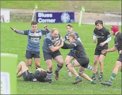  ?? ?? Kyle Doel carries the ball for Newbury
Ref: 48-1421G