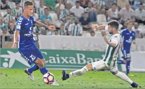  ??  ?? NUEVO ARCÁNGEL. La última visita se saldó, como casi siempre, con derrota blanquiazu­l por 1-0 con gol de Alejandro Alfaro.