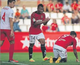  ?? FOTO: V. LLURBA ?? El Nàstic necesita levantarse para no descolgars­e más en la clasificac­ión