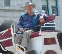  ?? JEAN-LOUIS BORDELEAU LE DEVOIR ?? Johnny Bissonnett­e, tout dernier cocher de Québec, tirera sa révérence cette année après 41 ans passés à guider des chevaux pour le bonheur des touristes.