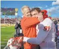  ?? ROBERTO E. ROSALES/JOURNAL ?? Bob Davie, left, hugs Nik D’Avanzo in the closing moments of the Lobos’ win in the New Mexico Bowl in 2016.