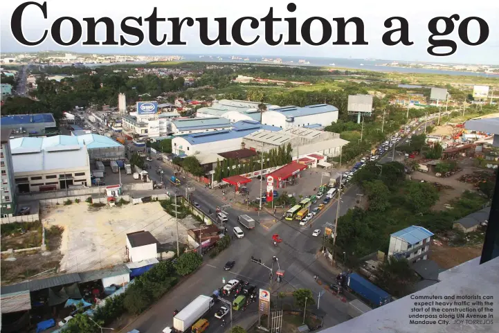  ?? JOY TORREJOS ?? Commuters and motorists canexpect heavy traffic with the start of the constructi­on of the underpass along UN Avenue in Mandaue City.