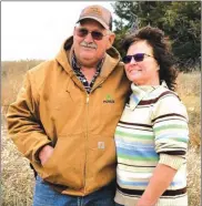  ?? Lindsey Taylor ?? Above, Greg and LeAnne Coleman stand together in the field watching the picking bee take place.