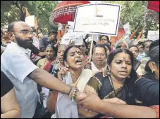  ?? BIPLOV BHUYAN/HT ?? Members of Sabarimala Ayyappa Seva Samajam protest against the Supreme Court verdict that allowed entry to women of all ages into the Sabarimala Temple, in New Delhi.