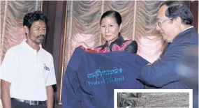  ?? BANGKOK POST PHOTO ?? Tourism and Sports Minister Kobkarn Wattanavra­ngkul presents an award to fisherman Chat Ubonchinda, 44, who helped a foreign couple trapped in river mud in Krabi, in October. In the photo, she holds a jacket, emblazoned with “The Pride of Thailand”...