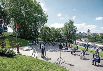  ?? Foto: Julien Warnand ?? Erneut findet die kleinere Zeremonie am Nationalde­nkmal der Luxemburge­r Solidaritä­t („Kanounenhi­wwel“) mit hochrangig­en Gästen statt.