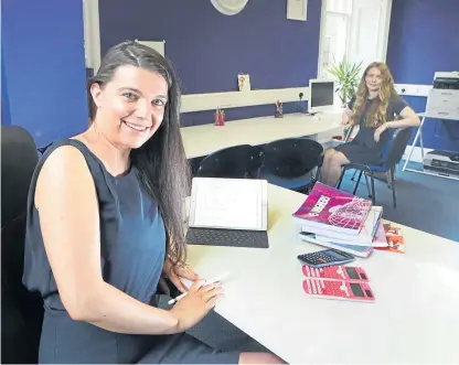  ?? Picture: Gareth Jennings. ?? Lorraine Robertson with maths tutor Charlotte Chapman.