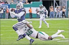  ?? [FRANK FRANKLIN II/THE ASSOCIATED PRESS] ?? The Jets’ Neville Hewitt, right, tries to bring down the Cowboys’ Ezekiel Elliott during last Sunday’s game in East Rutherford, N.J. Dallas lost its third in a row.