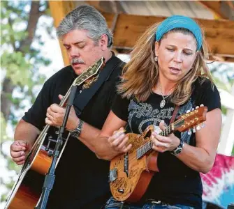  ?? Courtesy photo ?? Singer-songwriter Terri Hendrix will perform Saturday at McGonigle’s Mucky Duck with multi-instrument­alist Lloyd Maines.