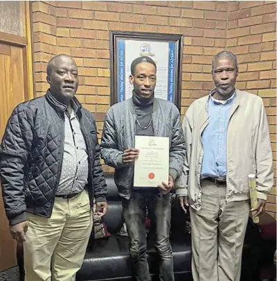  ?? /PHOTOS / SUPPLIED ?? Prof Mphoto Mogoboya, director of School of Languages and Communicat­ion Studies, Lebo Mohlamonya­ne and Prof Lesibana Rafapa, Faculty of Humanities Research, at the ceremony at the University of Limpopo.