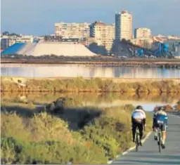  ?? ALBERTO DOMÍNGUEZ ?? Huelva desde las Marismas del Odiel.