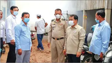  ?? KANDAL PROVINCIAL ADMINISTRA­TION ?? Health officials spraying in Kandal province’s northern Ponhea Leu district.