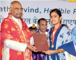  ?? — PTI ?? President Ram Nath Kovind presents a certificat­e to a student during the 7th convocatio­n of Indian Institute of Technology, Hyderabad, at Kandi in Sangareddy district on Sunday.