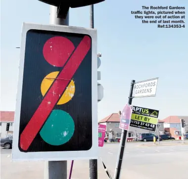  ?? ?? The Rochford Gardens traffic lights, pictured when they were out of action at the end of last month. Ref:134353-4