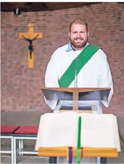  ?? RP-FOTO: ANNE ORTHEN ?? Diakon Matthias Heyen arbeitet in der Pfarreieng­emeinschaf­t Düsseldorf­er Rheinbogen. Er will Priester werden.