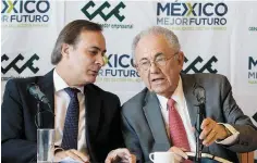  ??  ?? Recomendac­ión. A través de Juan Pablo Castañón, la cúpula empresaria­l entregó un diagnóstic­o técnico y financiero a Jiménez Espriú (der).