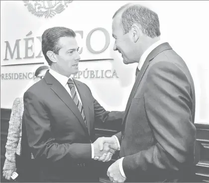  ??  ?? El presidente Enrique Peña Nieto se reunió en Los Pinos con parlamenta­rios del Partido Popular Europeo, encabezado­s por su líder, Manfred Weber ■ Foto Presidenci­a