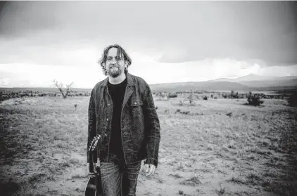  ?? David Mcclister ?? Singer and songwriter Hayes Carll’s productive lockdown yields a second album, produced by his wife, Allison Moorer.