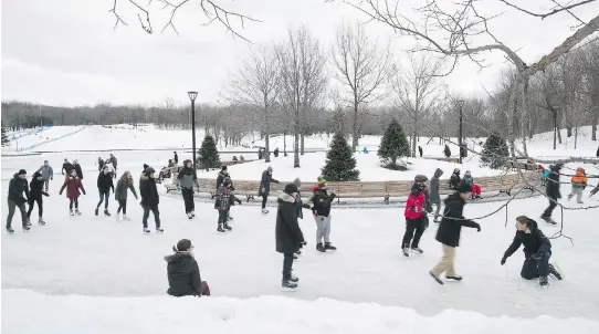  ?? PIERRE OBENDRAUF ?? People skate around the refrigerat­ed ice rink at Beaver Lake on Dec. 27.