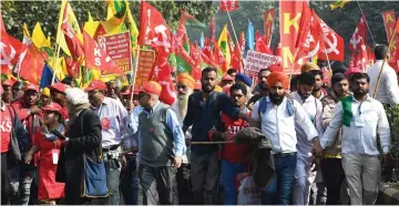  ??  ?? Indian farmers take part in a march organised by the All India Kisan Sabha (AIKS) organizati­on and Communist Party of India (Marxist) along with other leftist groups, as they call for pro-farmer legislatio­n in the Indian parliament, in New Delhi. — AFP photo