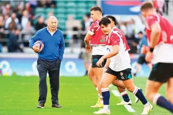  ?? — AFP file photo ?? Jones (left) looks on as England’s players warm up before the Autumn Internatio­nal rugby union friendly match between England and Japan at Twickenham Stadium, south-west London.