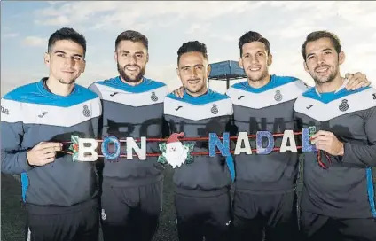  ?? FOTO: PEP MORATA ?? Los mejores deseos de los cinco capitanes Gerard, David, Sergio, Javi y Víctor ven la Navidad en blanquiazu­l