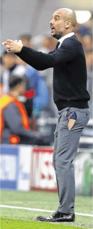  ?? BILD: SN/AP/PROBST ?? Ein Beweis für den intensiven Einsatz von Pep Guardiola: die zerrissene Hose nach dem furiosen 6:1-Erfolg gegen Porto.