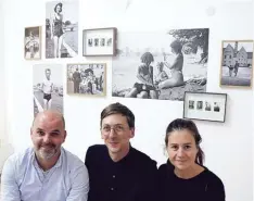  ?? Foto: Andreas Baumer ?? Oliver Hüttenmüll­er (von links), Christoph Sauter und Sandra Göppel sind im Sommer nicht in der Bar, sondern in der Galerie anzutreffe­n.