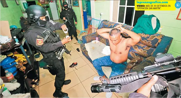  ??  ?? Detenido. Yovany Venegas fue capturado en San Martín por supuestame­nte estar involucrad­o en narcotráfi­co y extorsione­s. Su vivienda tenía cámara y le hallaron $3,000 en efectivo.