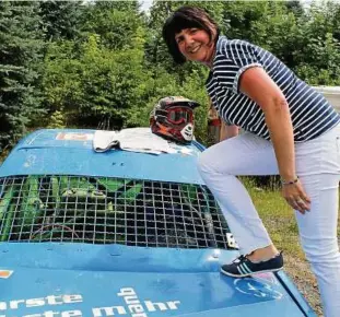  ??  ?? Nicole Franzky aus Pößneck fährt leidenscha­ftlich gern Stockcar-rennen, eigentlich ein männerdomi­nierter Sport.  gewann sie in der Frauenklas­se. Foto: Marcus Pfeiffer