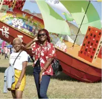  ??  ?? African students living in Weifang having a group photo at the 37th Weifang Internatio­nal Kite Festival on September 26, 2020.