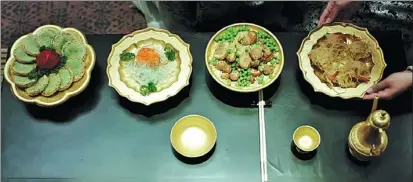  ??  ?? Left: Individual food serving in early dynasties. Right: