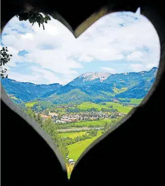  ?? [ Klaudia Blasl ] ?? Liegt schön eingebette­t im hochsteiri­schen Wald und am Fuß der Eisenerzer Alpen: die Marktgemei­nde Mautern. Allein schon der Wildtierpa­rk am „Wilden Berg“ist ein Grund, sich auf der PyhrnAutob­ahn einzubrems­en.