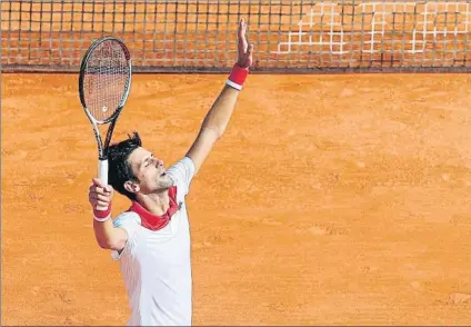  ?? FOTO: EFE ?? Celebració­n liberadora de Djokovic tras ganar a Lajovic en 56 minutos (6-0, 6-1). Había perdido en sus debuts de Indian Wells y Miami