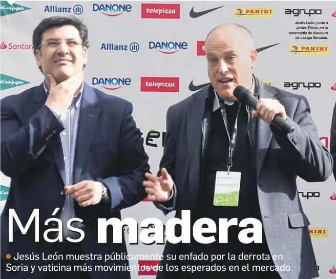  ?? JUAN AYALA ?? Jesús León, junto a Javier Tebas, en la ceremonia de clausurade LaLiga Genuine.