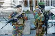  ?? Foto: afp ?? Sicherheit­skräfte beim Prozessauf­takt in Brüssel.