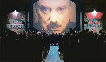  ?? FOTO PROFIMEDIA ?? Velký bratr tě sleduje. Ikonický záběr z filmu 1984 natočeného podle románové předlohy George Orwella.