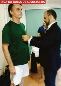  ??  ?? O alfaiate Santino Gonçalves tira as medidas do eleito Jair Bolsonaro (PSL) para o terno da posse
