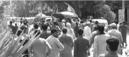  ?? PHOTO:REUTERS ?? People wave Afghan flags during an anti-taliban protest in Jalalabad